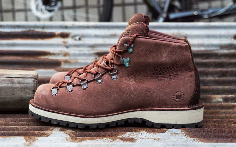 ダナー〉と〈ニューバランス〉がコラボ男の足元には語れる1足を